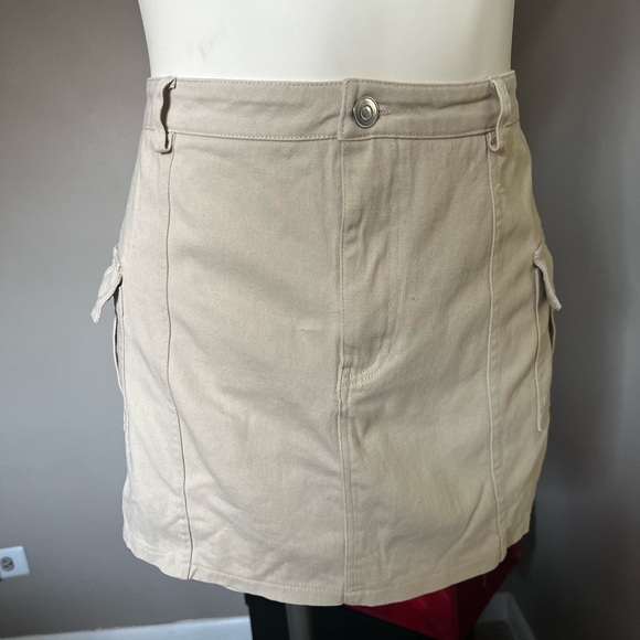 Stone Cargo Mini Skirt - Picture 3 of 5